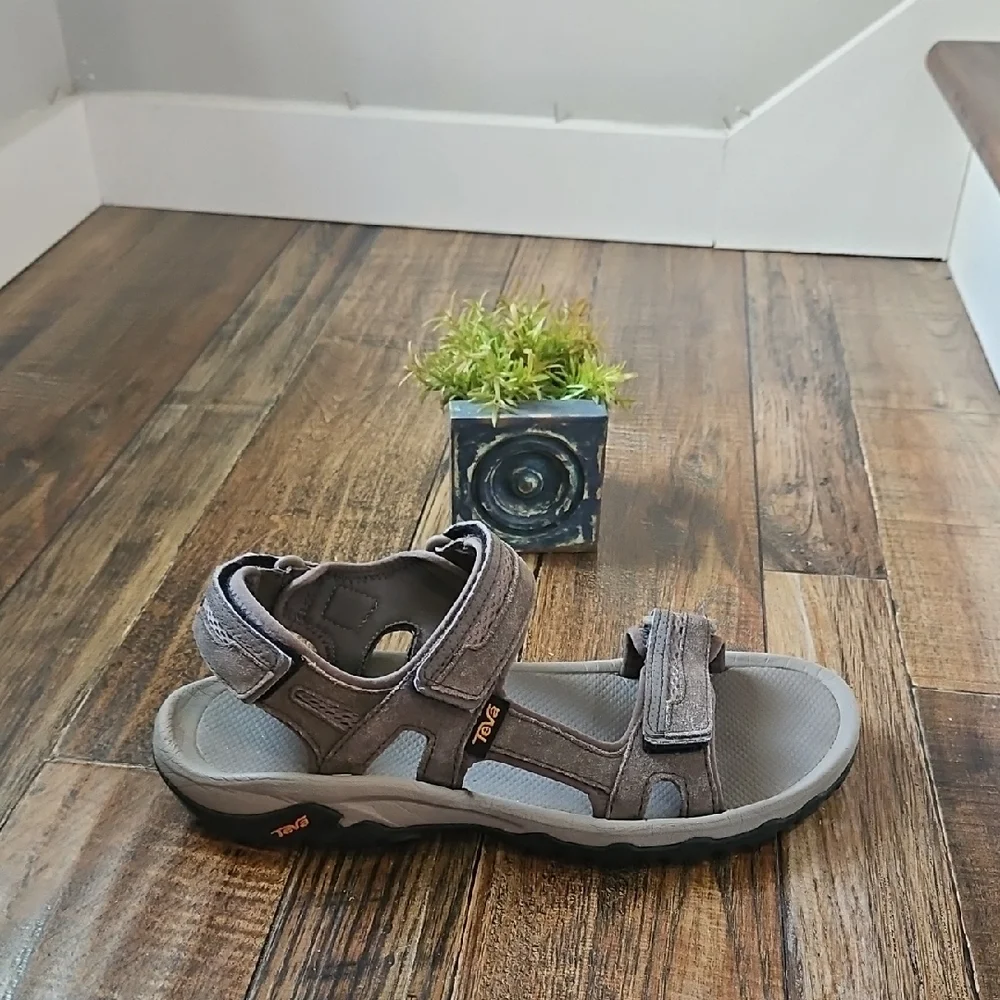 Teva Men's Tan and Black‎ Outdoor Sandals...size 10
